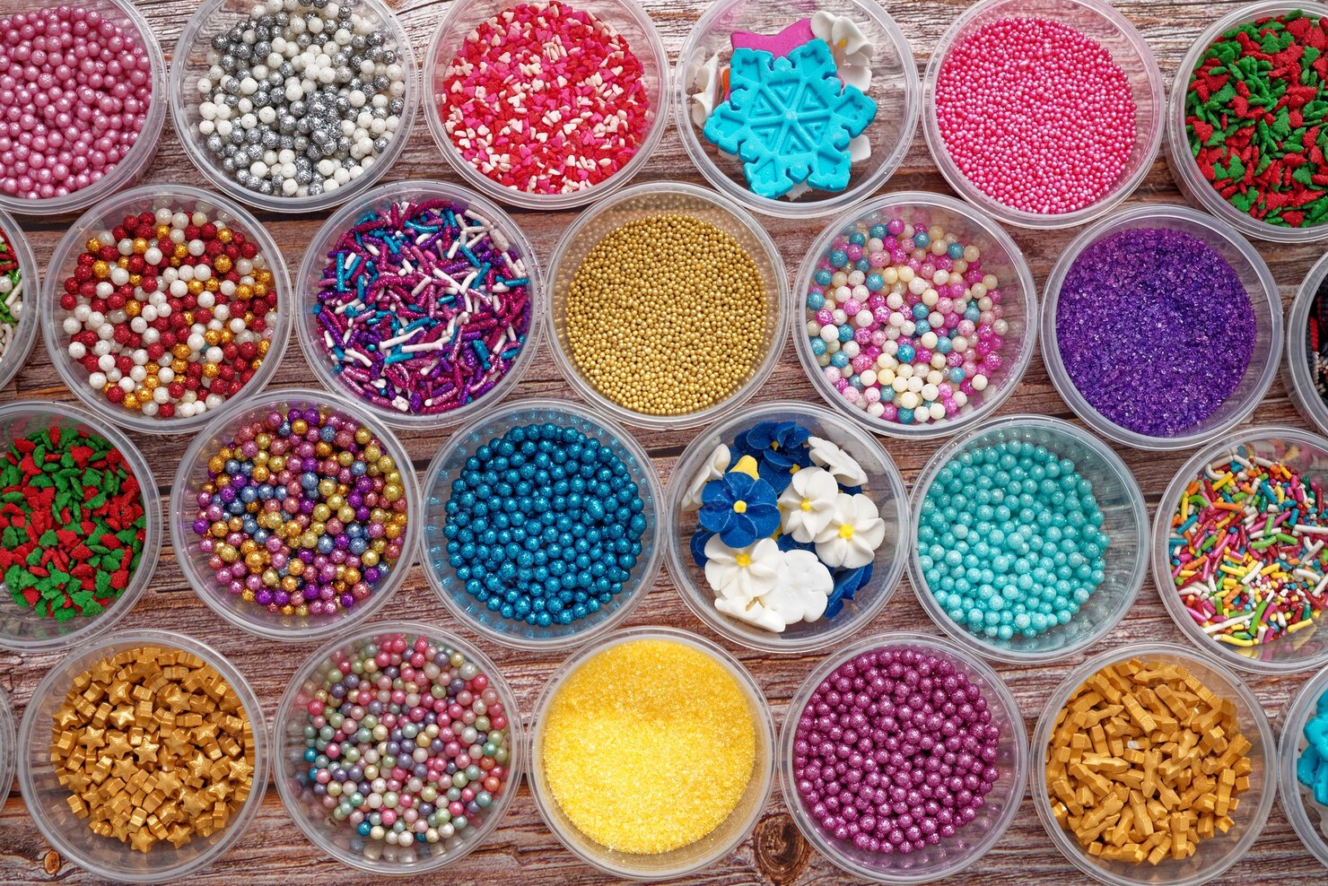 Colorful polymer pellets
